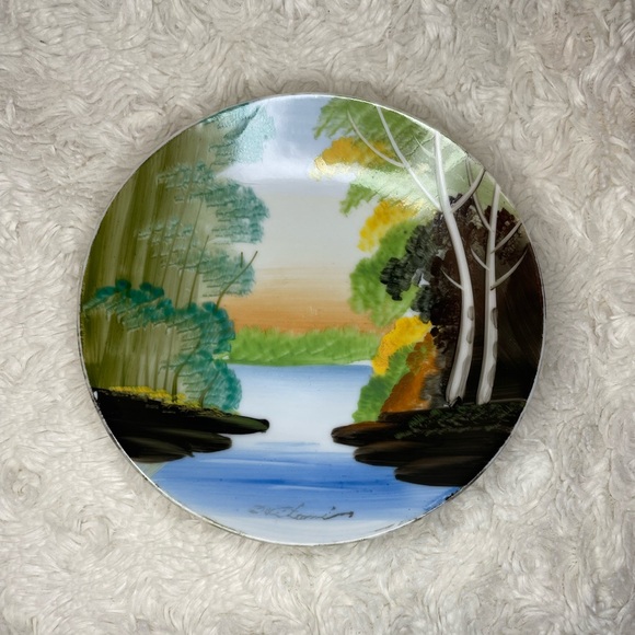 Vintage Hand Painted Plate Made in Japan Ready to be Hung or Displayed - Picture 3 of 7